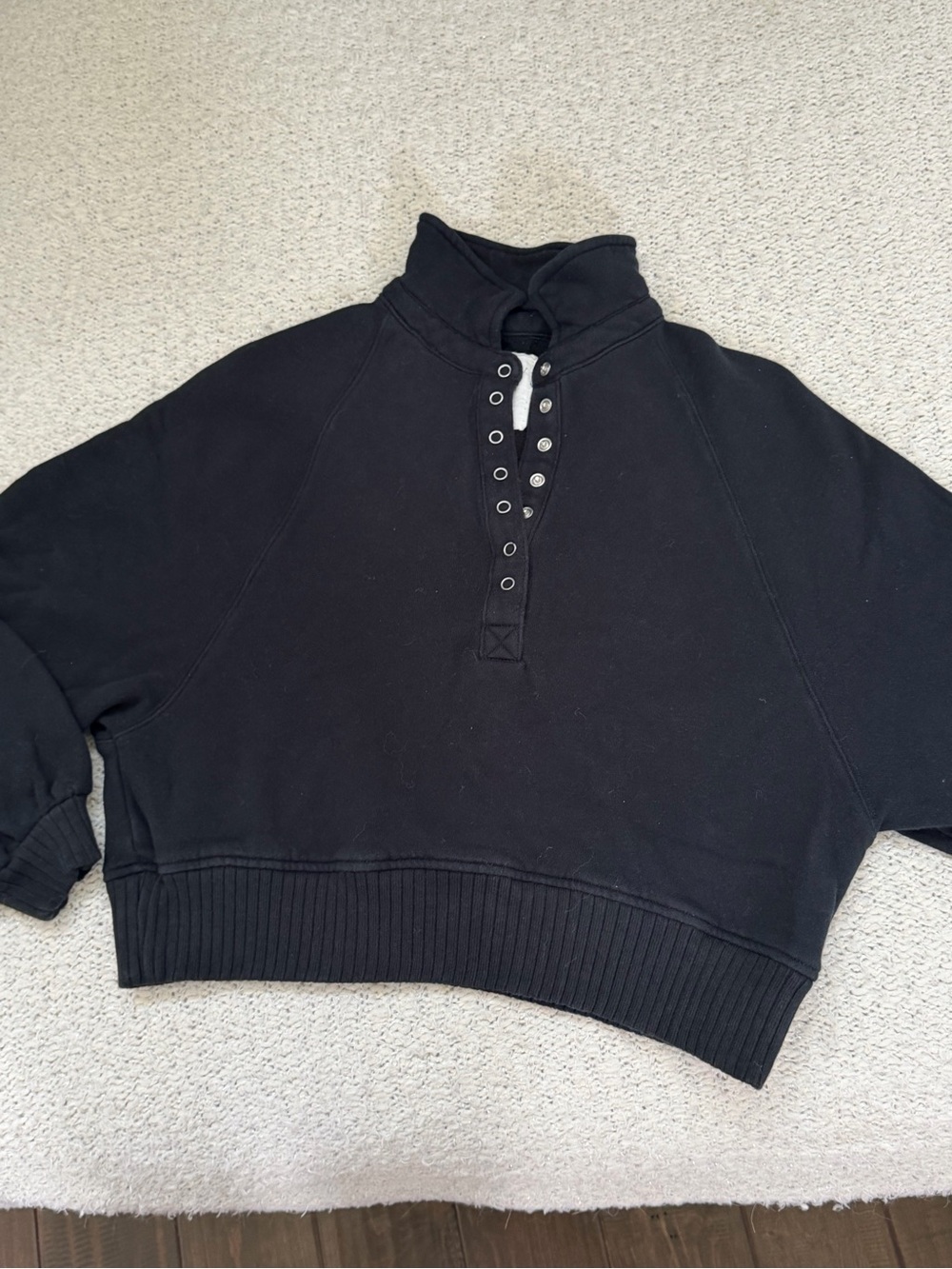 Women’s half snap Aeri oversized sweatshirt in XXS. Gently worn. No wear or tear